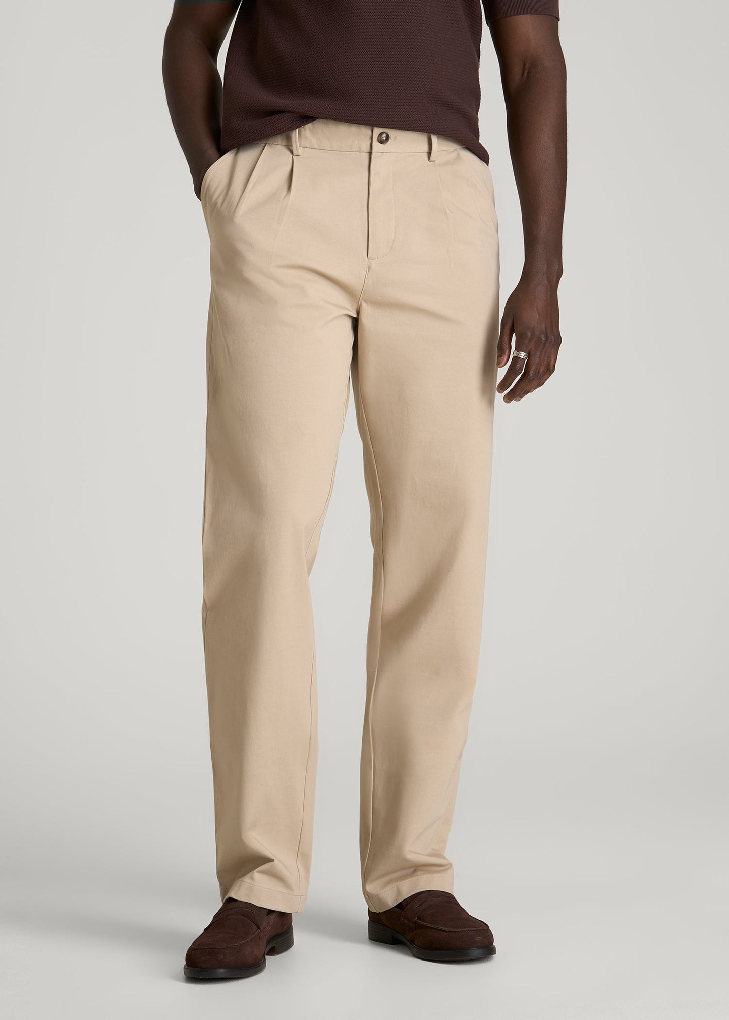 Stretch Commuter Pleated Chino for Tall Men in Warm Taupe