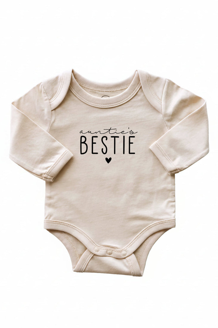 Auntie's Bestie Long Sleeve Graphic Bodysuit | Natural