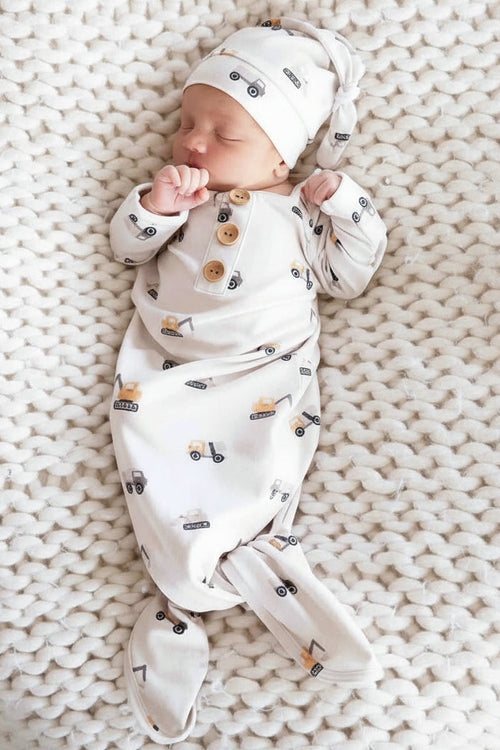 Newborn Baby Knot Gown & Hat Set | Little Builder
