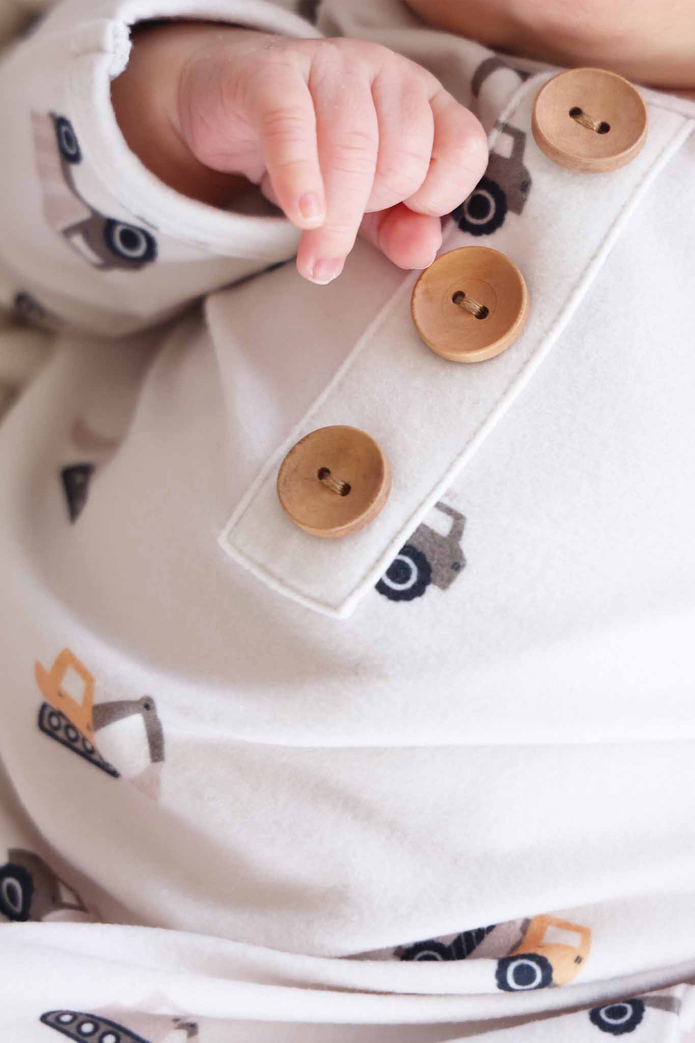 Newborn Baby Knot Gown & Hat Set | Little Builder