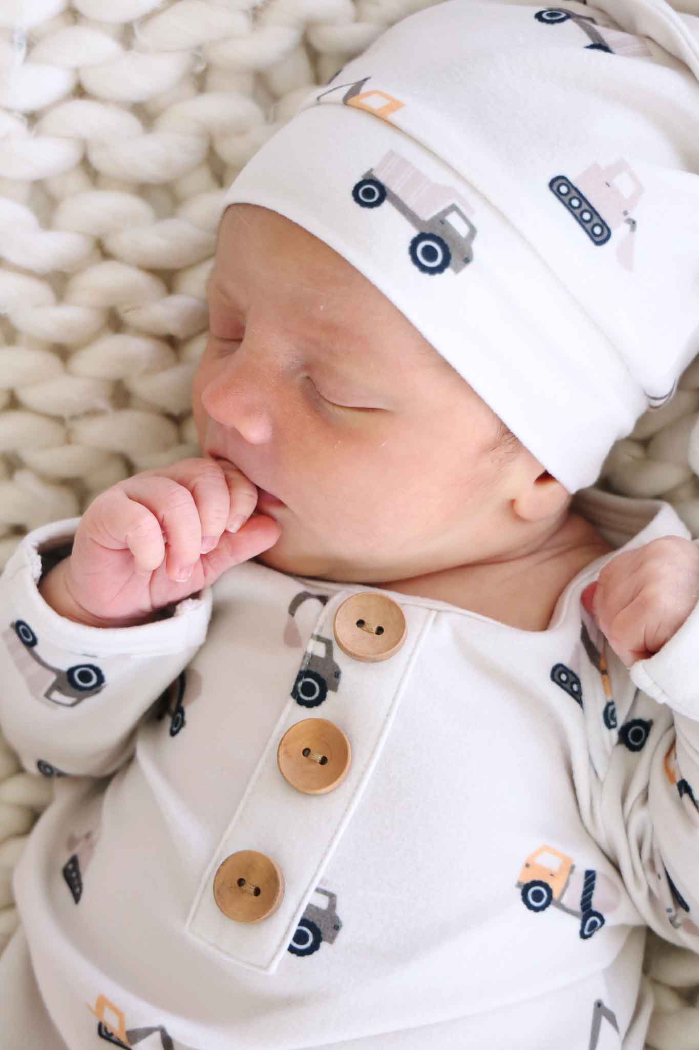 Newborn Baby Knot Gown & Hat Set | Little Builder
