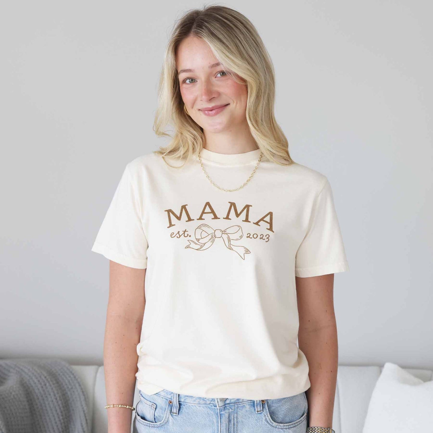 Personalized Mama Bow Est. Graphic Tee | Ivory