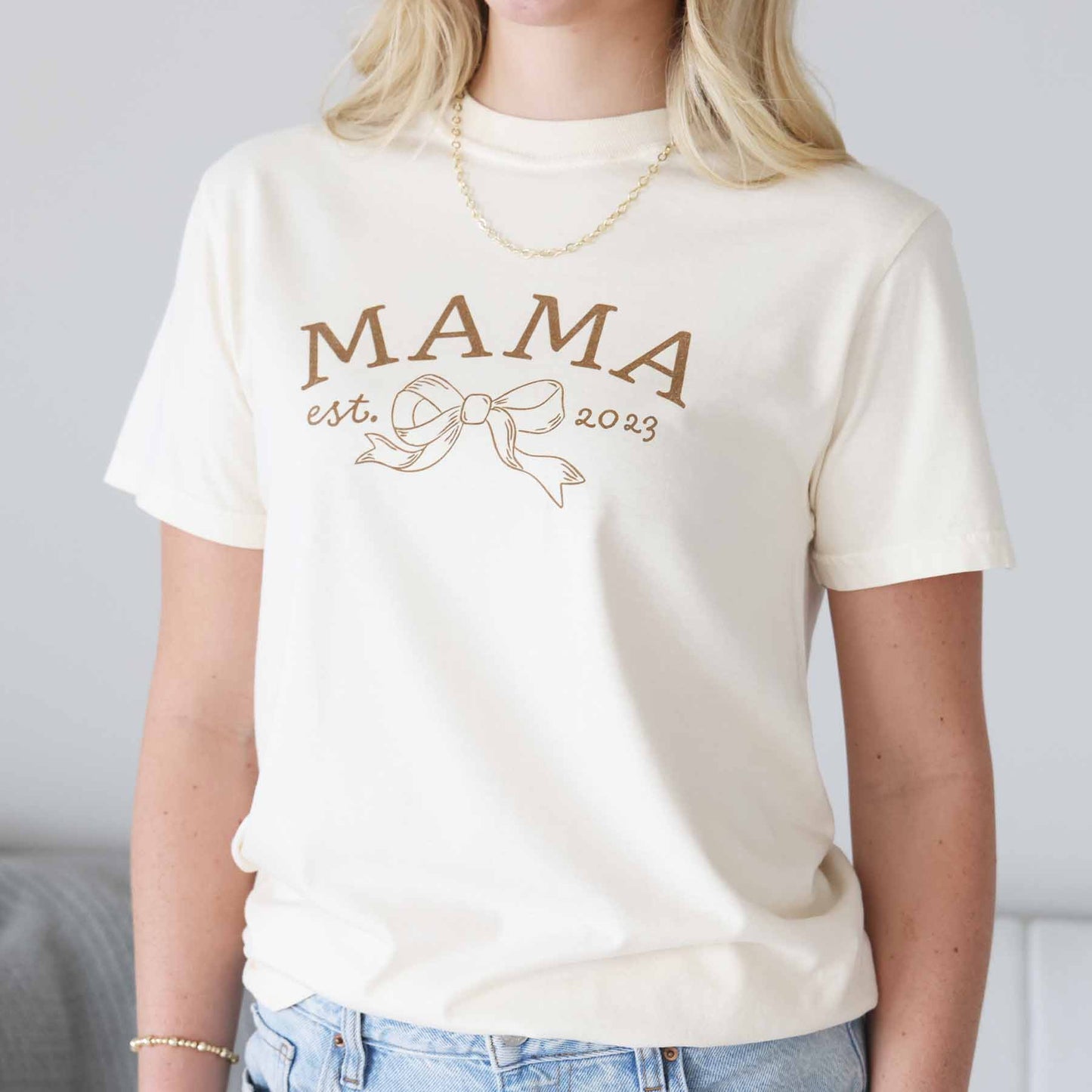 Personalized Mama Bow Est. Graphic Tee | Ivory