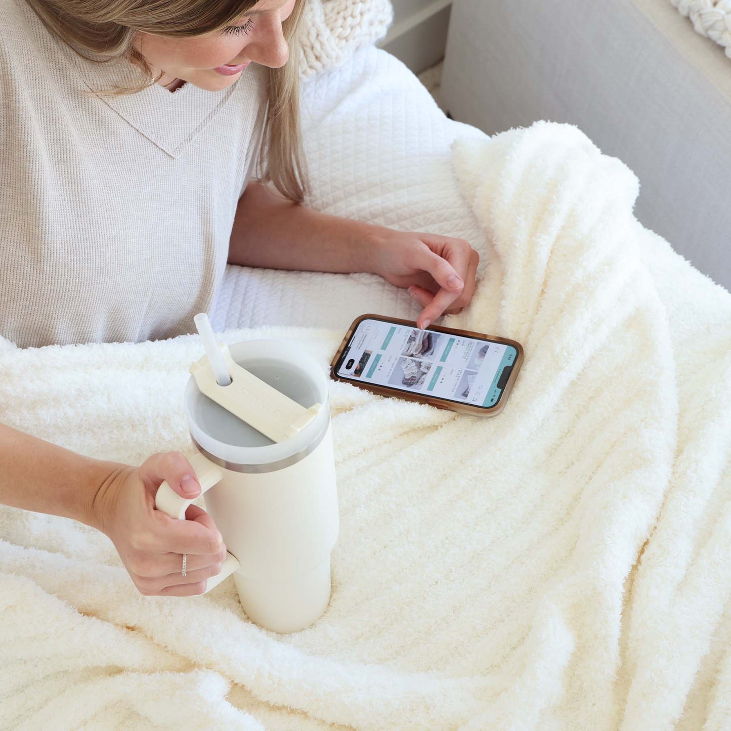 CuddleLane™ Luxe Blankets | Ivory